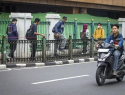 KAI Jakarta tinggikan pagar pedestrian Stasiun